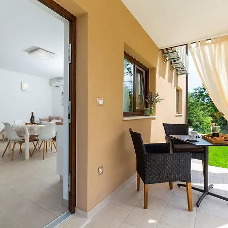 Gioia Apartment *